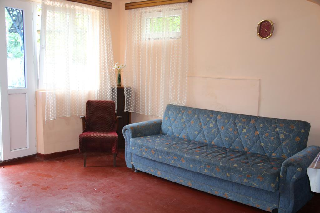Achi Guest House Махинари Екстериор снимка